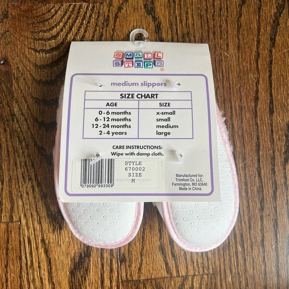 Small steps fluffy slippers Sz. 12-24 months NWT white